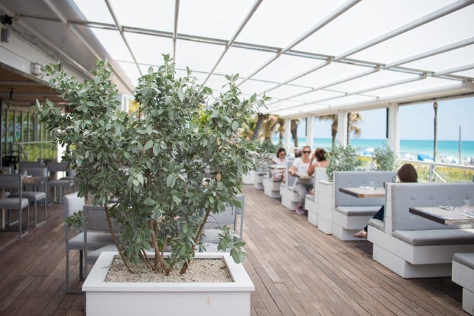 Cauliflower-Crust Pizza and a Sunken Pool at Eden Roc